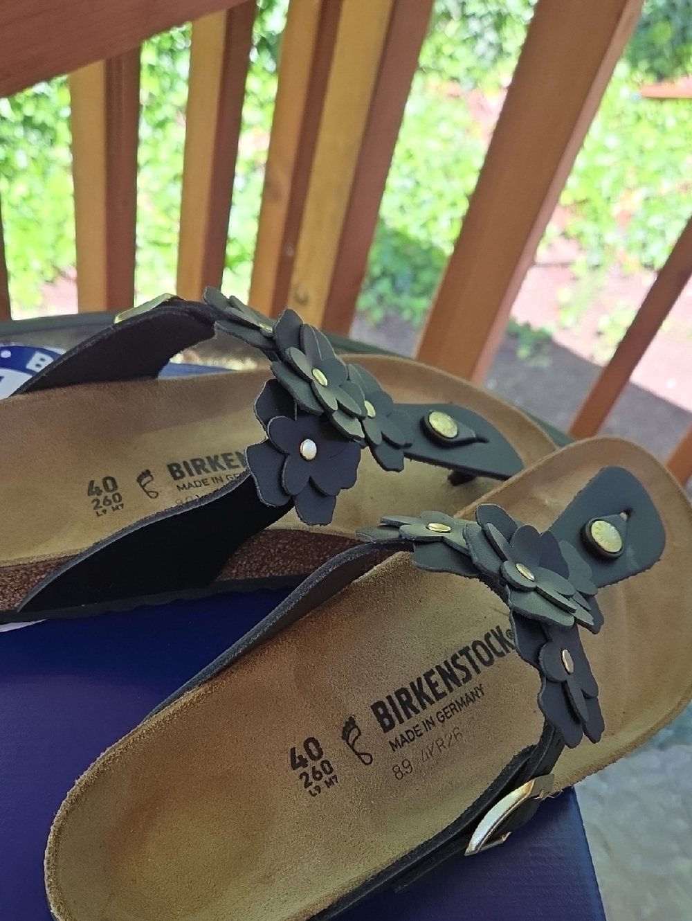 NIB Birkenstock Gizeh Flower Leather Sandals- 40, US 9 - Picture 4 of 5